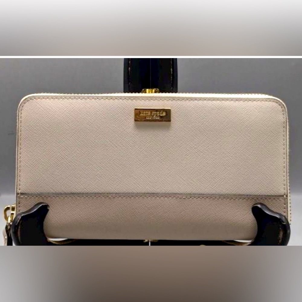 Kate Spade Two Tone Saffiano Leather Laurel Way Neda Wallet- Preloved condition.